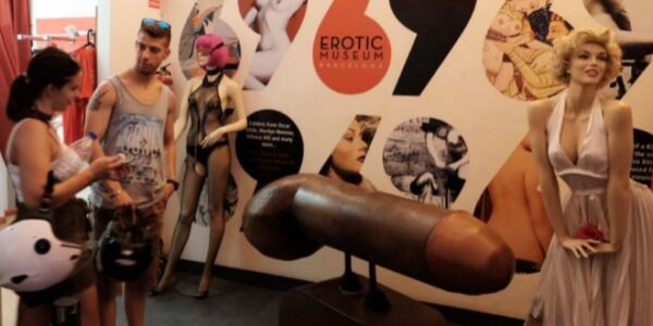 Entrance to the Erotic Museum of Barcelona