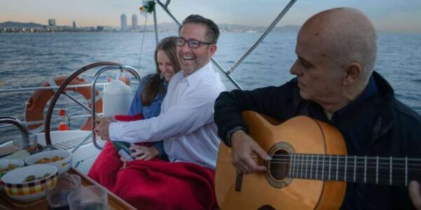 Segelbootfahrt bei Sonnenuntergang mit Live-Gitarre oder Saxofon