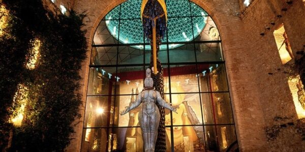 Guided tour of the Dalí Theatre-Museum