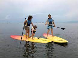 Paddle surf à travers les bancs de moules de San Carlos de la Rápita