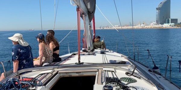 Paseo en velero por Barcelona