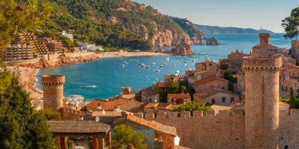 Passeig amb catamarà per la Costa Brava