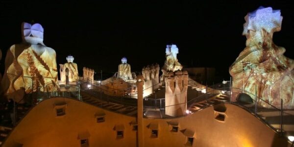 Visita nocturna i espectacle a La Pedrera