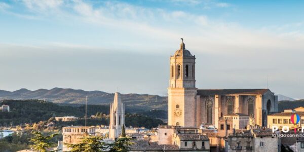 Entrada al conjunt episcopal de Girona