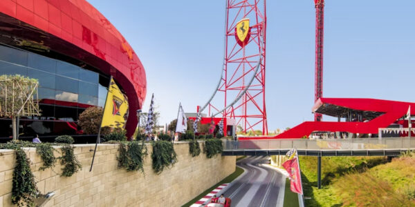 Entrada a Ferrari Land