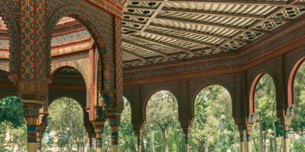 Tour per la Colònia Güell i Cripta de Gaudí