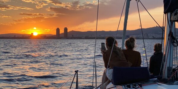 Segelbootfahrt bei Sonnenuntergang mit Live-Gitarre oder Saxofon